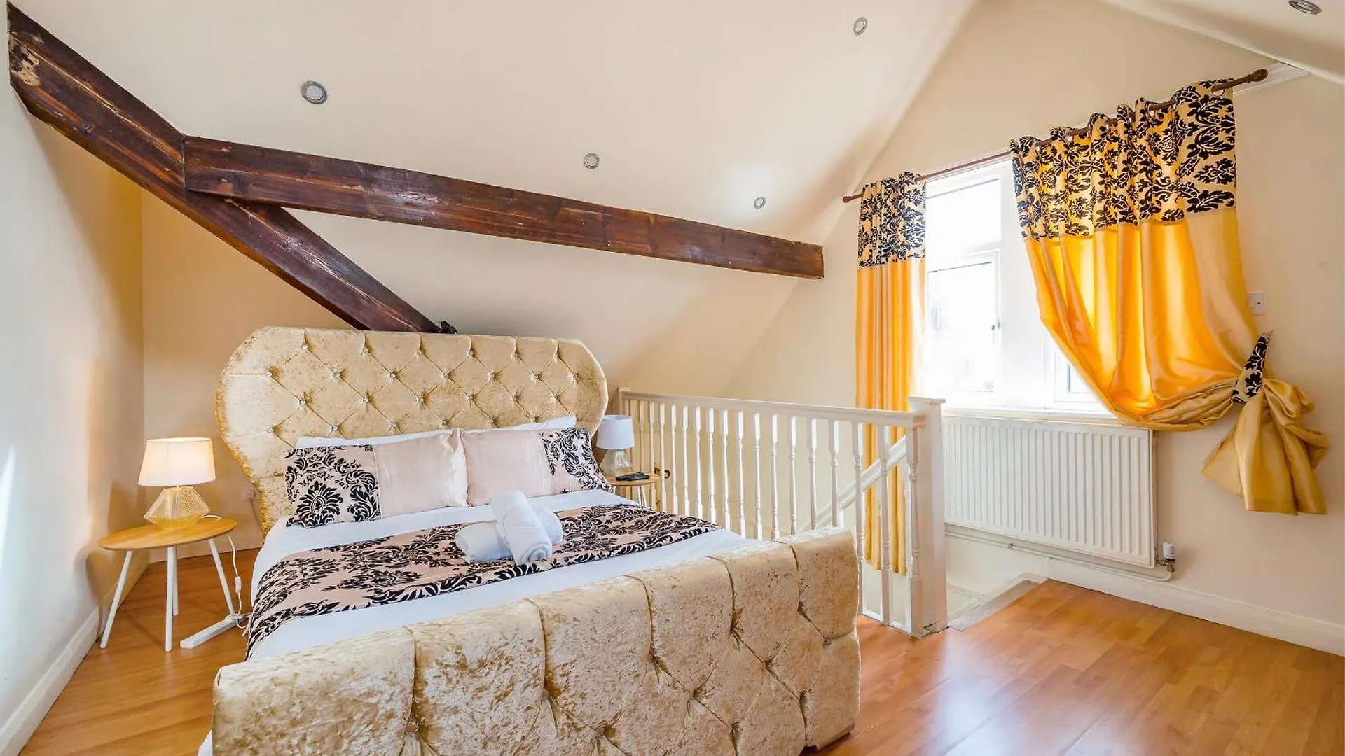 *G11H* For A Cosy Luxurious Lovely Stay + Free Parking + Free Fast Wifi Perfect For Work Or Pleasure* リーズ